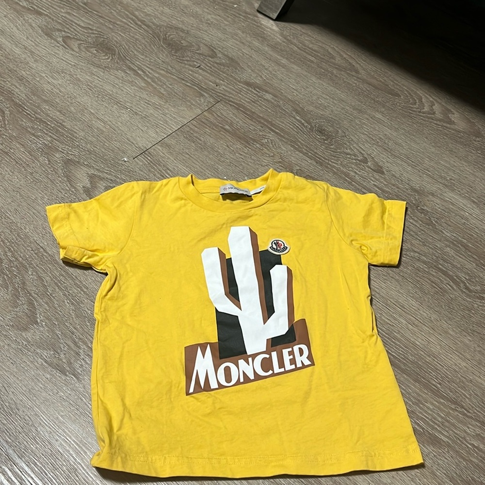 Moncler kids TSHIRT worn once